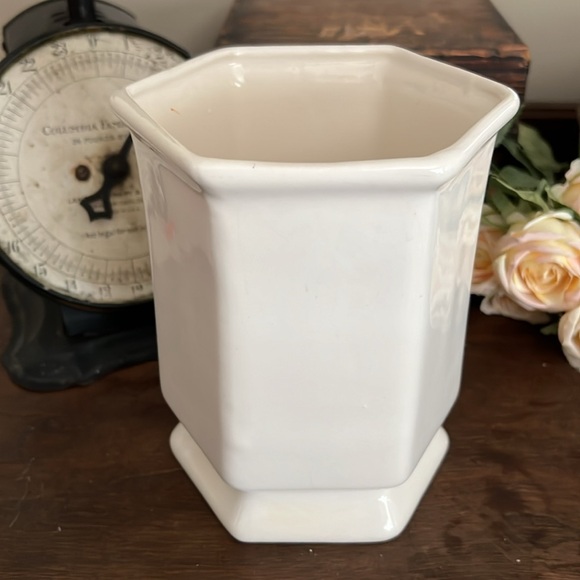 🌸Ceramic Vase - Picture 3 of 9